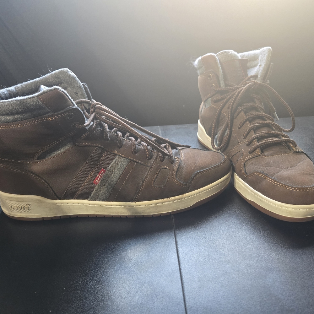 Levi's Men's Brown and Gray Sneakers
